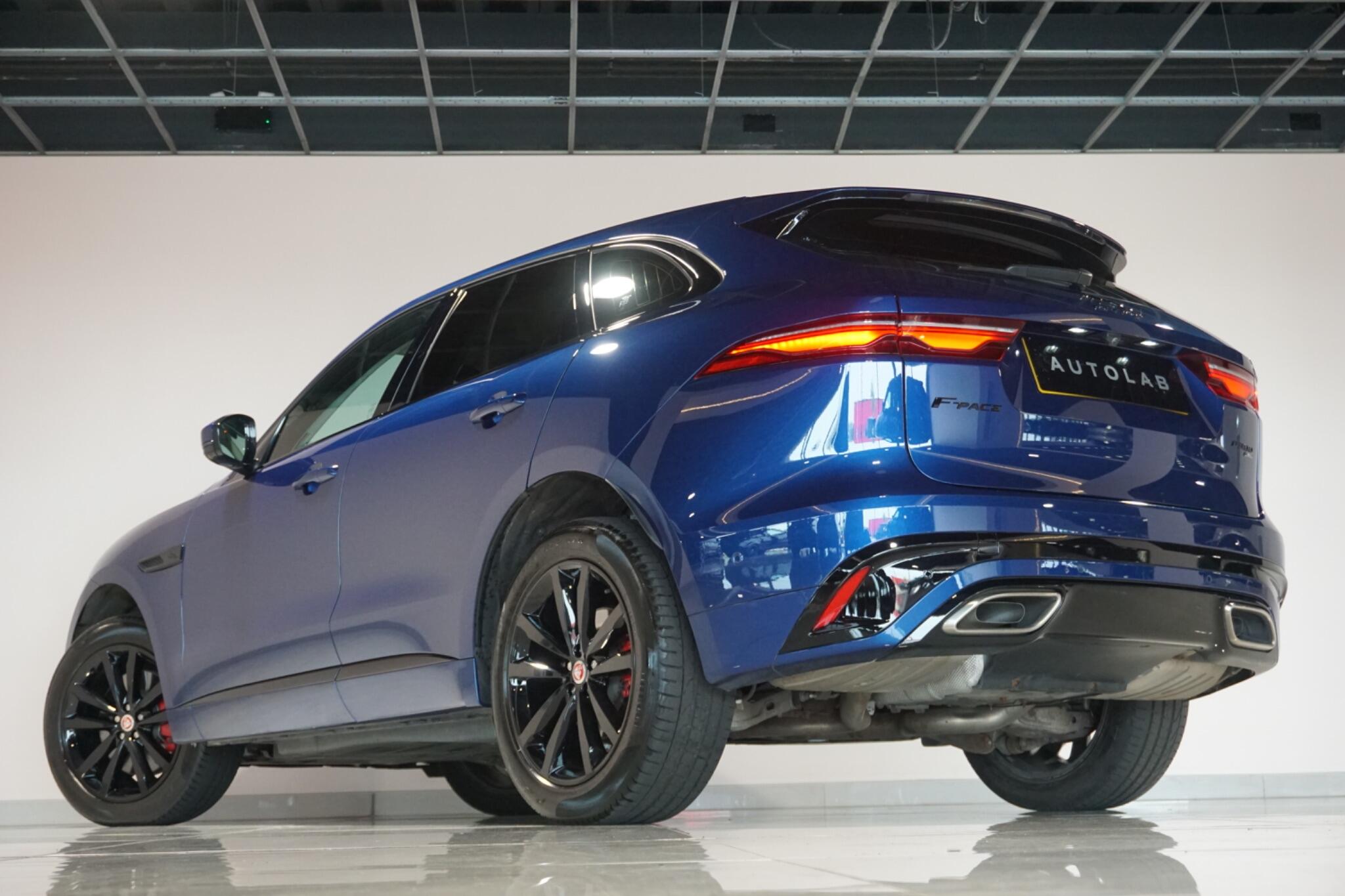 Jaguar F-PACE 3.0 D300 MHEV R-Dynamic SE SUV 5dr Diesel Auto AWD Euro 6 (s/s) (300 ps)